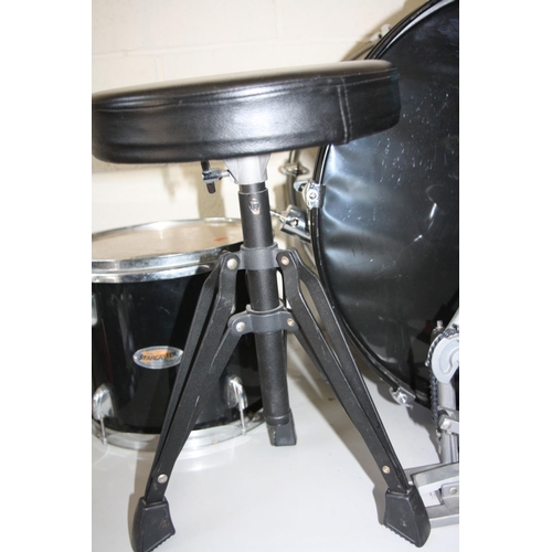 1129 - A STARCAST BY FENDER PARTIAL DRUM KIT, including 22'' x 16'' kick drum (no legs), a 16'' x 15'' floo... 