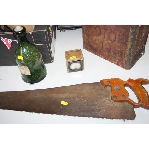 1130 - A VINTAGE SHELL FUEL CAN, with brass shell cap and a tray containing hand tools including scrapers, ... 