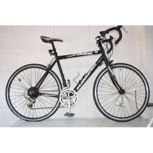 1136 - A MUDDY FOX PACE 1.0 RACING BIKE, with a 22'' frame, 25'' wheels, 14 speed with handle bar gear shif... 