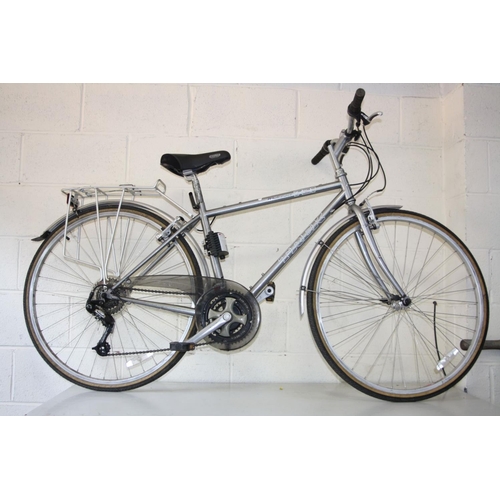 1137 - A TREK 721 MULTITRACK GENTS BIKE, with 17'' frame, 25'' wheels, 21 speed with mega range cog with tw... 