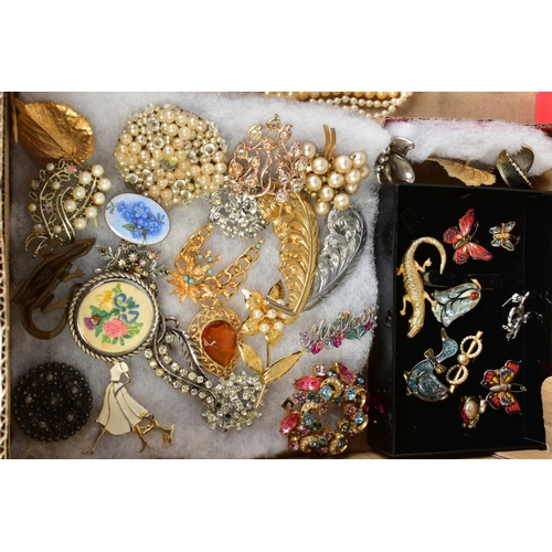 114 - A SELECTION OF COSTUME JEWELLERY, to include a box of brooches in various forms such as flowers, but... 