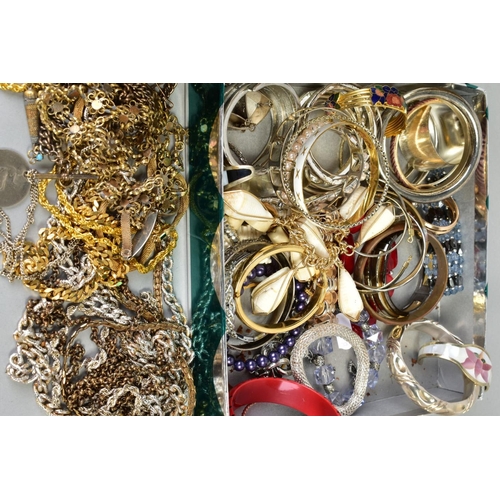 114 - A SELECTION OF COSTUME JEWELLERY, to include a box of brooches in various forms such as flowers, but... 