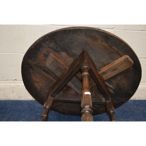 1221 - AN 18TH CENTURY CIRCULAR OAK PLANK TOP CRICKET TABLE, with joint splayed turned legs, united by stre... 