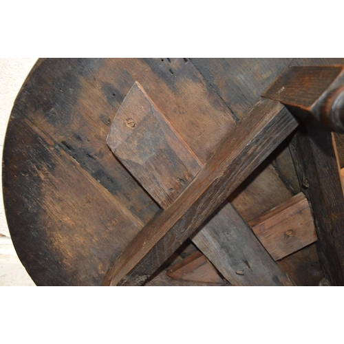 1221 - AN 18TH CENTURY CIRCULAR OAK PLANK TOP CRICKET TABLE, with joint splayed turned legs, united by stre... 