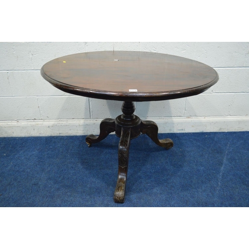 1224 - AN EDWARDIAN MAHOGANY TILT TOP BREAKFAST TABLE on a tripod legs, approximate diameter 98cm x height ... 