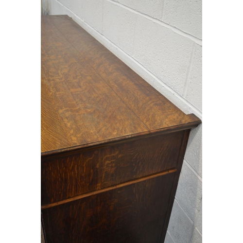 1259 - AN EARLY 20TH CENTURY OAK SIDEBOARD, with three drawers, above three geometric panelled doors, width... 