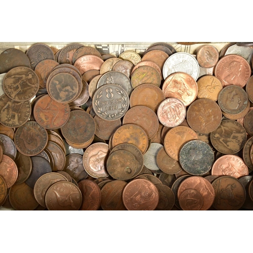 126 - A SHOE BOX OF WORLD COINS WITH SOME SILVER to include silver 3ds, a 21/2 Gulden 1938, Eire Easter Ri... 