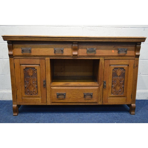 1261 - AN EARLY 20TH CENTURY GOLDEN OAK SIDEBOARD, with two long drawers above two foliate panelled doors, ... 