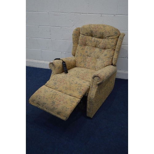 1281 - A CELEBRITY FLORAL UPHOLSTERED ELECTRIC RISE AND RECLINE ARMCHAIR (PAT pass and working)