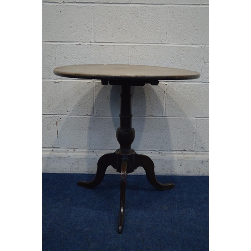 1305 - A GEORGIAN CIRCULAR SPINNING OAK TRIPOD TABLE, diameter 69cm x height 69cm