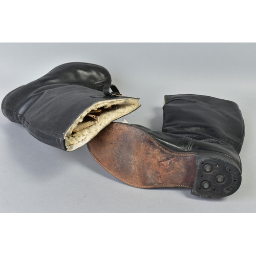 143 - A PAIR OF WWII ERA/VINTAGE FLYING OFFICERS FUR LINED FLYING BOOTS, RAF style, with front buckle fast... 