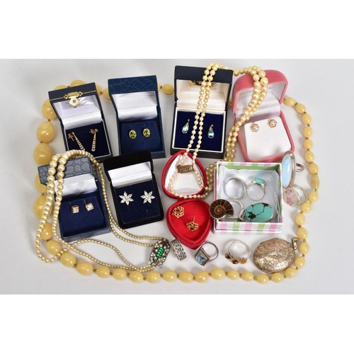 18 - A SELECTION OF JEWELLERY, to include eight pairs of earrings such as a pair of 9ct gold openwork dia... 