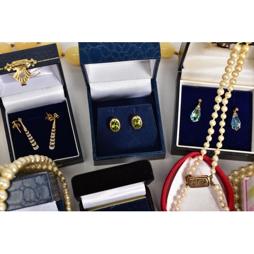 18 - A SELECTION OF JEWELLERY, to include eight pairs of earrings such as a pair of 9ct gold openwork dia... 