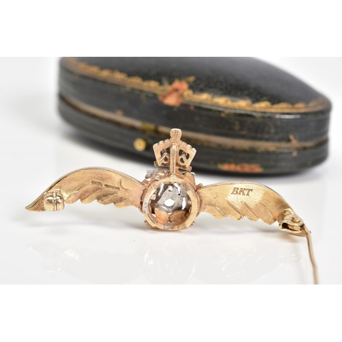 32 - A 1956 9CT GOLD RAF BROOCH, with a 9ct hallmark for London 1956, length 54mm, approximate weight 6.3... 