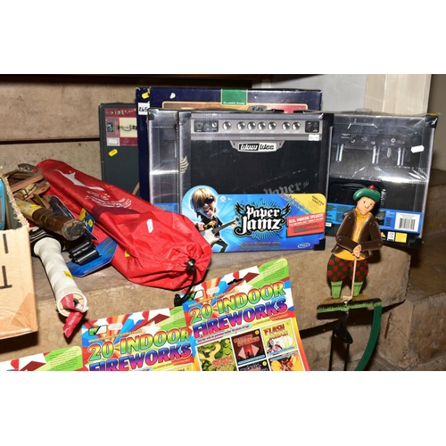 375 - A QUANTITY OF TOYS, GIFT WARE, SPORTS EQUIPMENT AND NOVELTY GOODS, including Hasbro Subbuteo team pa... 