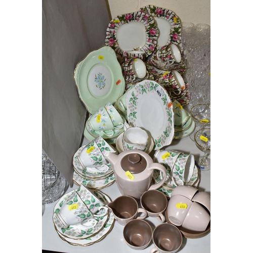 453 - ROYAL ALBERT 'TRAVELLERS JOY' TEASET, comprising cake plate, milk jug, sugar bowl (hairline), six cu... 