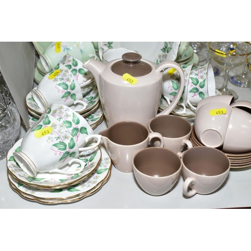 453 - ROYAL ALBERT 'TRAVELLERS JOY' TEASET, comprising cake plate, milk jug, sugar bowl (hairline), six cu... 