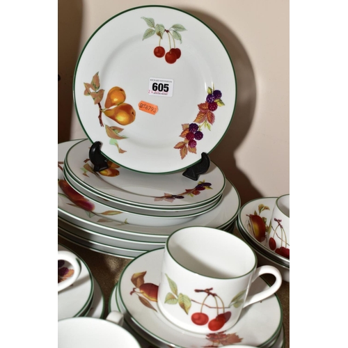 605 - A ROYAL WORCESTER 'EVESHAM VALE' DINNER WARES, twenty nine pieces, and two other Royal Worcester dis... 