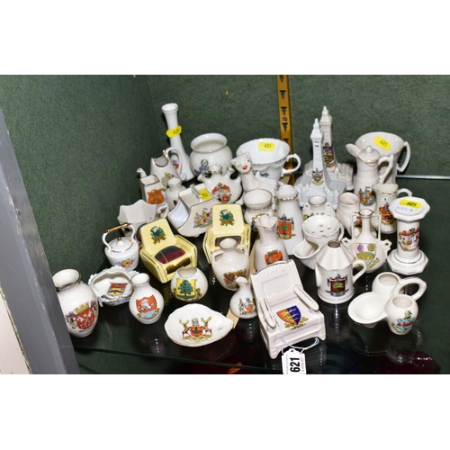 621 - A GROUP OF CRESTED CHINA, including Victoria China, Grafton, Bavarian, Japanese Goss, Robinson & Lea... 