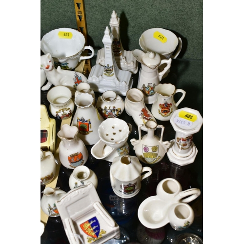 621 - A GROUP OF CRESTED CHINA, including Victoria China, Grafton, Bavarian, Japanese Goss, Robinson & Lea... 