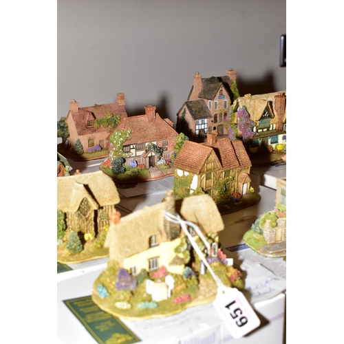 651 - FOURTEEN BOXED LILLIPUT LANE COLLECTORS CLUB SPECIAL EDITIONS SCULPTURES, all with deeds, 'Honey Pot... 