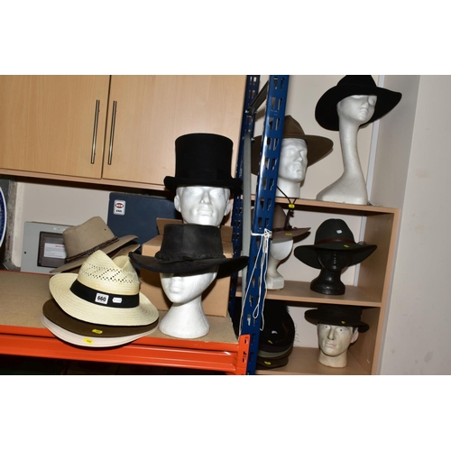 660 - A QUANTITY OF GENTLEMAN'S HATS, including Australian leather, felt hats, Panama, a black wool top ha... 