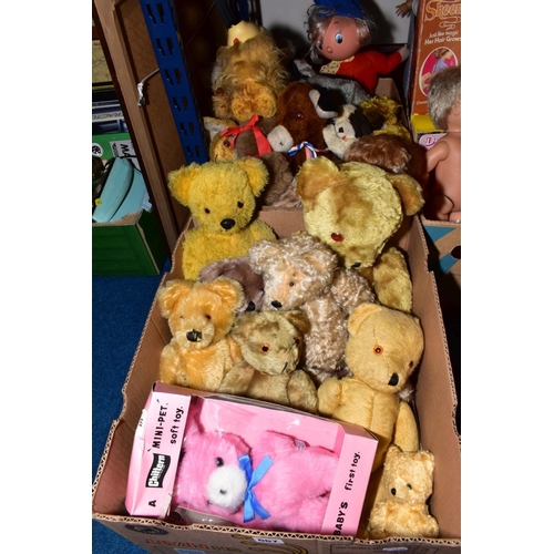 667 - A QUANTITY OF TEDDY BEARS AND OTHER SOFT TOYS, to include boxed Chiltern 'Mini-Pet' bear (box damage... 