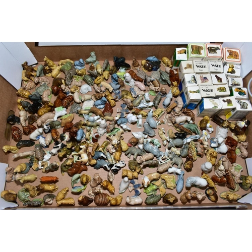 681 - A BOX OF WADE WHIMSIES, BOXED AND LOOSE, includes Wild animals, birds, dogs, fish, farm animals etc,... 