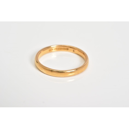 70 - A 22CT GOLD WEDDING BAND, the plain polished band with a 22ct hallmark for Birmingham, ring size L1/... 