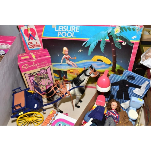 715 - A QUANTITY OF BOXED AND UNBOXED PEDIGREE SINDY DOLLS AND ACCESSORIES, to include unboxed doll in wee... 