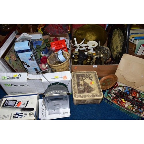 731 - BOXED OSRAM PARTY LIGHTS, MID 20TH CENTURY CREAM PLASTIC JEWELLERY AND TWO BOXES OF METALWARES, SUND... 