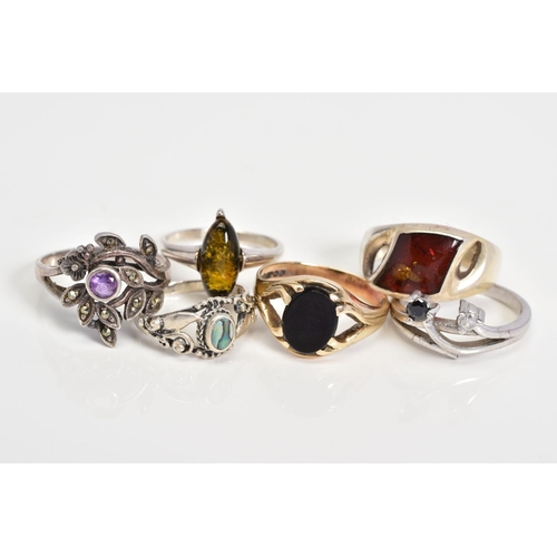 83 - A SELECTION OF JEWELLERY, to include a gentlemen's onyx signet ring, with a 9ct hallmark for Birming... 