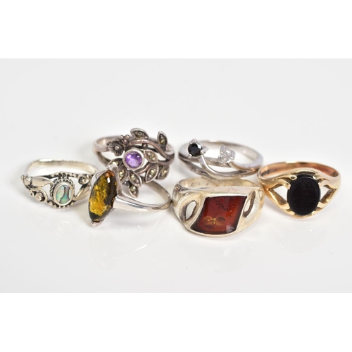 83 - A SELECTION OF JEWELLERY, to include a gentlemen's onyx signet ring, with a 9ct hallmark for Birming... 