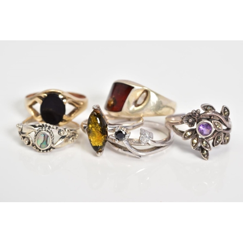 83 - A SELECTION OF JEWELLERY, to include a gentlemen's onyx signet ring, with a 9ct hallmark for Birming... 