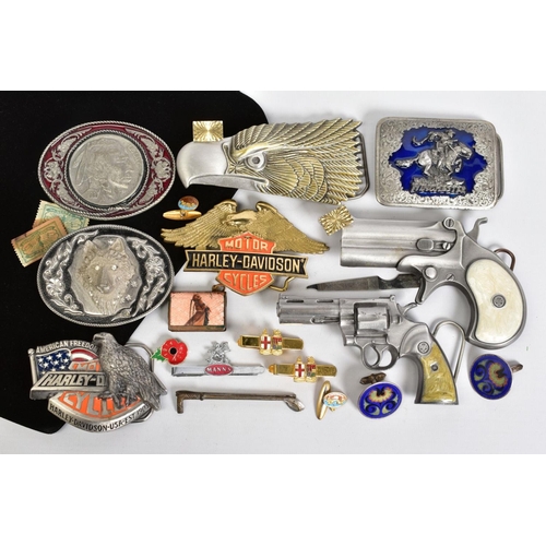 91 - A SELECTION OF ITEMS, to include eight belt buckles in forms such as Harley Davidson motor cycles, t... 