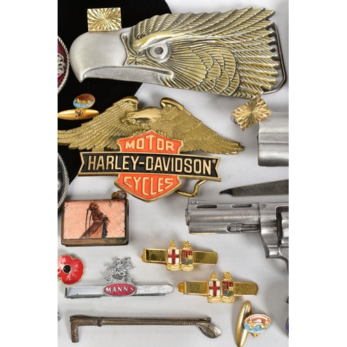 91 - A SELECTION OF ITEMS, to include eight belt buckles in forms such as Harley Davidson motor cycles, t... 