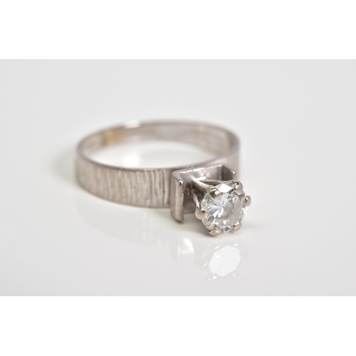 96 - A SINGLE STONE DIAMOND RING, a claw set round brilliant cut diamond within a raised mount, total est... 