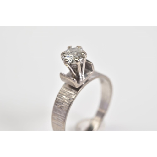 96 - A SINGLE STONE DIAMOND RING, a claw set round brilliant cut diamond within a raised mount, total est... 