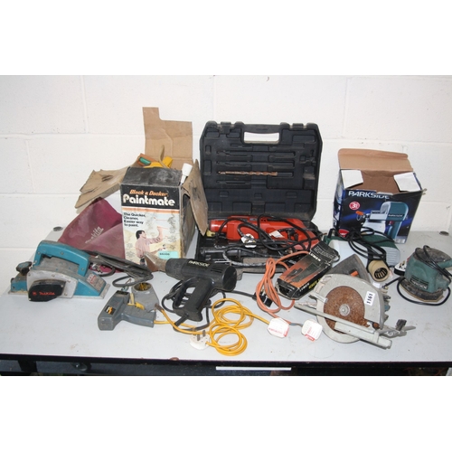 1149 - A COLLECTION OF WELDING EQUIPMENT AND ELECTRIC HAND TOOLS, to include a vintage Arc welder (PAT fail... 