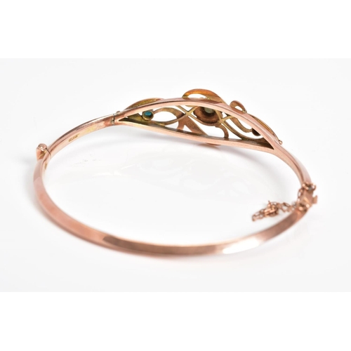 1 - A 9CT ROSE GOLD EDWARDIAN BANGLE, the hinged bangle with an openwork scroll design front, central ra... 