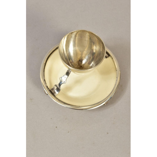 121 - A GEORGE V SILVER AND CERAMIC EGG CUP ATTRIBUTED TO A DESIGN BY CHRISTOPHER DRESSER, silver makers H... 