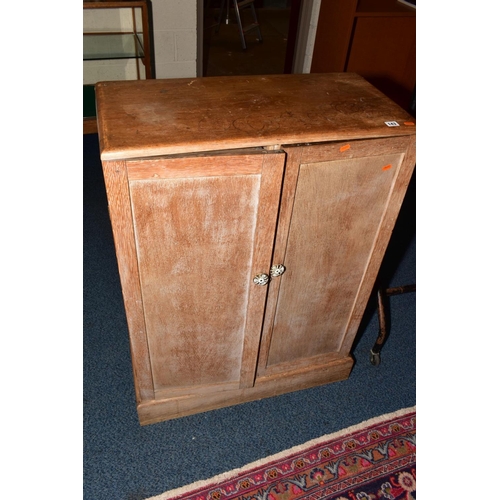 143 - A MID 20TH CENTURY LINED OAK COLLECTORS CABINET, containing trays and drawers of shells, fossils and... 