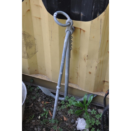 1004 - A GALVANISED METAL ANCHOR, LENGTH 80CM