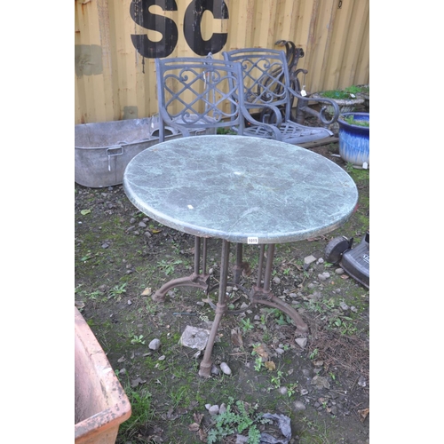 1015 - A MODERN GARDEN TABLE with a cast iron base in the form of four shaped Victorian style legs bolted t... 