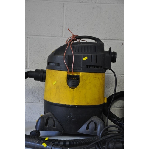 1117 - A PARKSIDE PNTS 30/6S WET AND DRY VACUUM CLEANER (one pipe and one clip appears to be missing) (PAT ... 