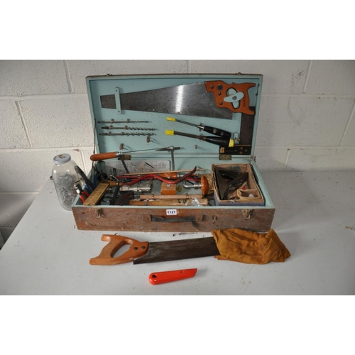 1121 - A CARPENTERS TOOLBOX containing hand tools including Spear and Jackson saws, a Footprint wood plane,... 