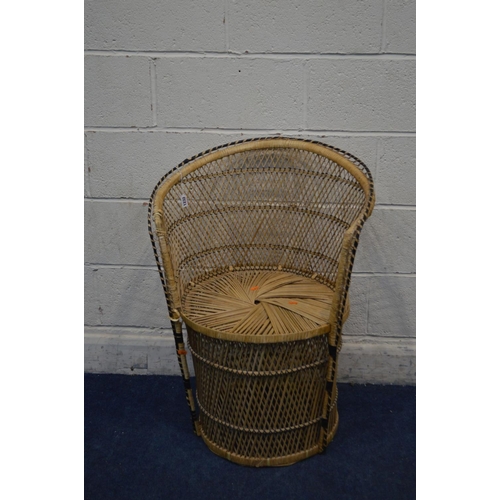 1232 - A LOW WICKER PEACOCK CHAIR (sd)