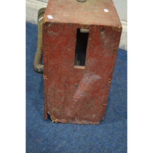 1306 - A VINTAGE FOG HORN, painted wooden box with brass horn and internal push bellow, width 56cm x depth ... 