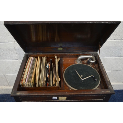 1352 - AN EARLY TO MID 20TH CENTURY OAK CASED VOKALL GRAMAPHONE, containing various records, to include GI ... 