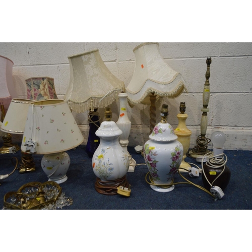 1385 - A QUANTITY OF VARIOUS TABLE LAMPS, to include eleven brass lamps, ten ceramic, onyx, alabaster, etc,... 